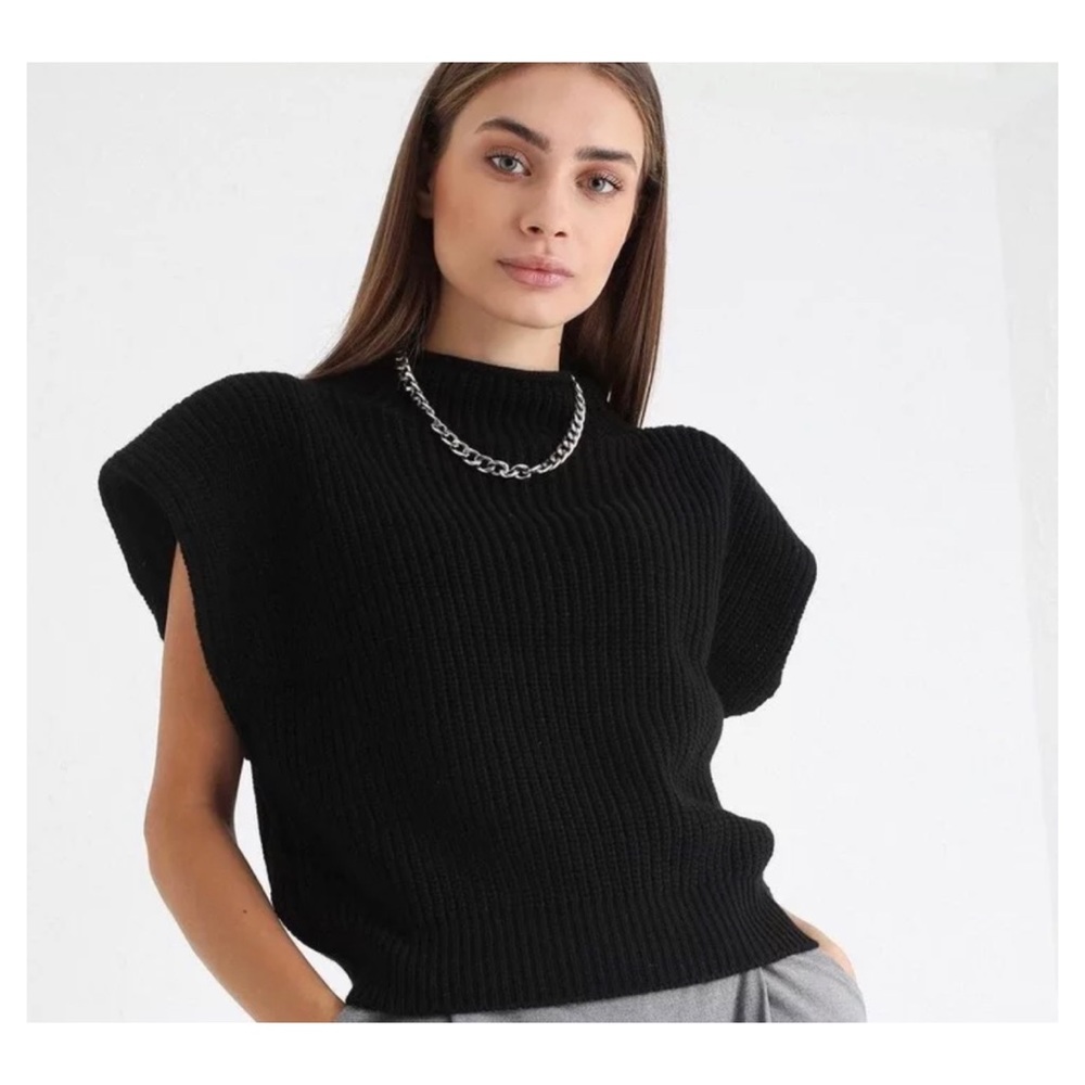 5🌟 The “Serena” Textured Turtleneck Sweater Vest